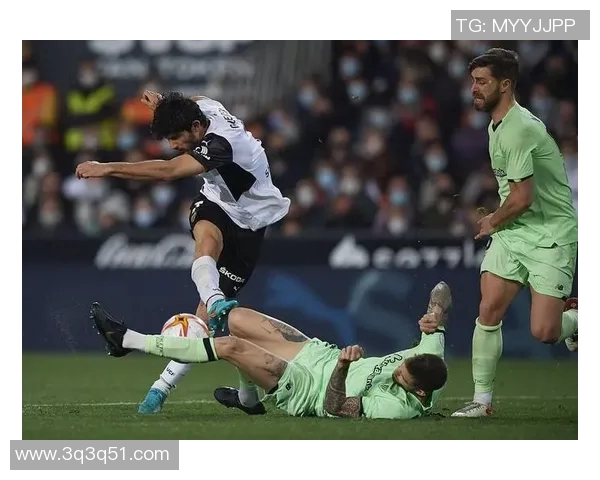 瓦伦西亚迎战巴塞罗那国王杯激战即将上演球迷期待精彩对决 瓦伦西亚迎战巴塞罗那国王杯激战即将上演球迷期待精彩对决